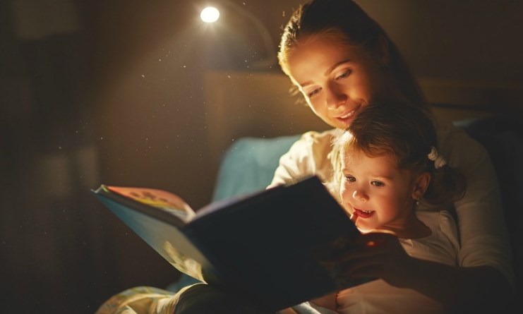 Nhà khoa học về não bộ chia sẻ cách đọc sách tốt nhất cho trẻ